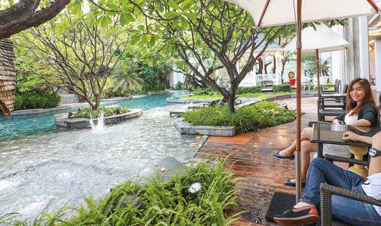 Cover Hidden Garden in the City: Vintage Tea Time in the Heart of the City...