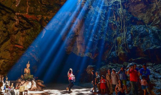 Cover ...Eat-travel Phetchaburi, explore Chao Samran Beach, sleep at Fishe...